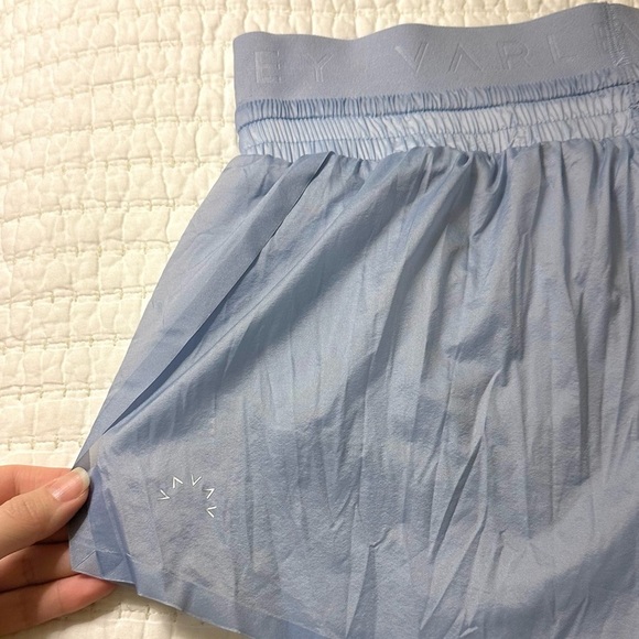 Varley Fresno Short in Zen Blue S - Picture 5 of 7